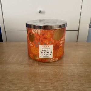 Bath & Body Works Sweet Cinnamon Pumpkin Scented Candle